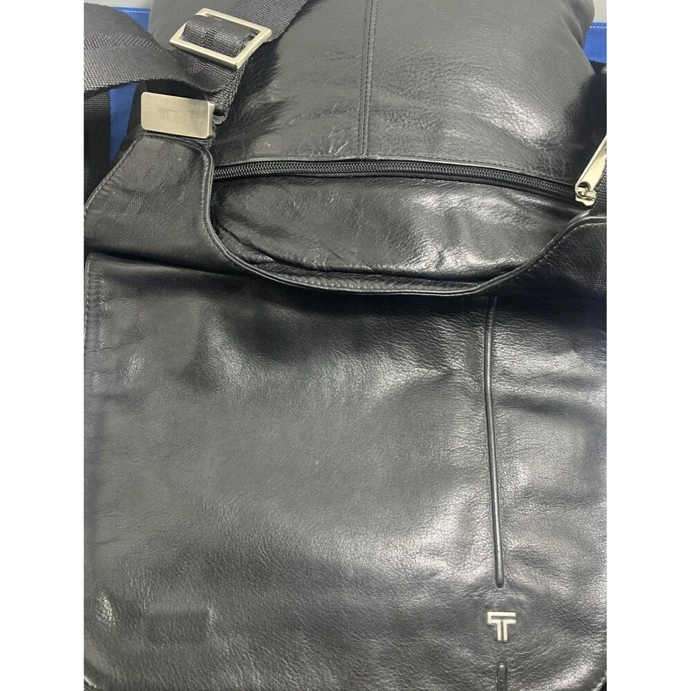 TUMI 6923D Bryce Black Leather Messenger Bag Crossbody Shoulder Flap Pouch